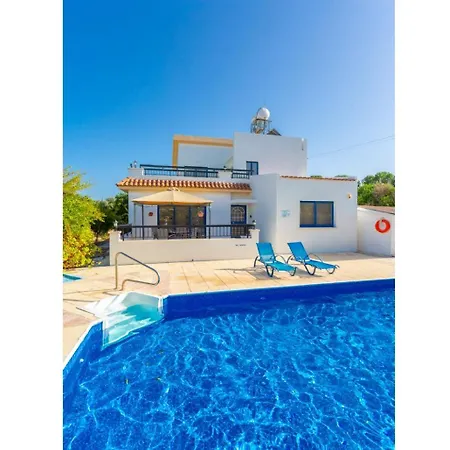 Charoula Pente Villa