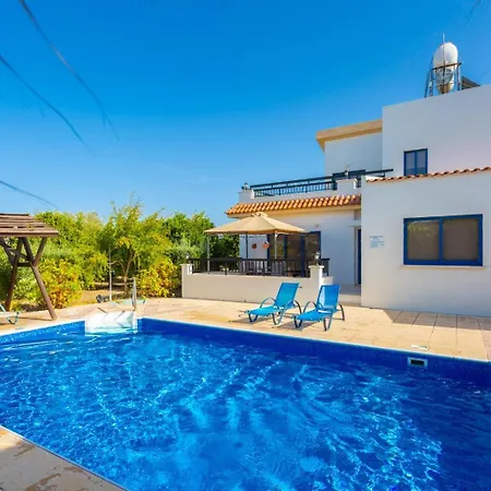 Villa Charoula Pente *