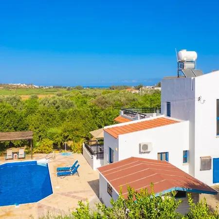 Charoula Pente 别墅 Paphos